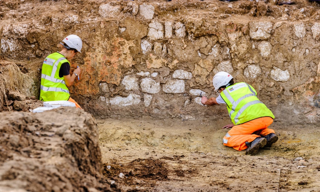 В Кенте раскопали амфитеатр и скелет кота Максипуса