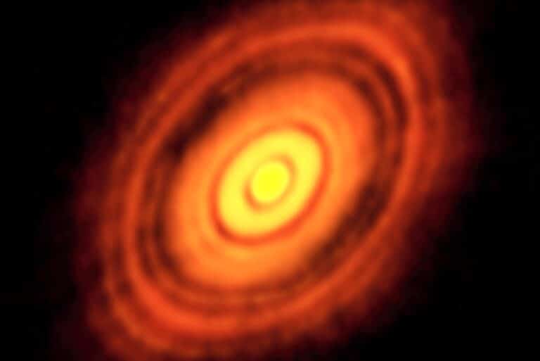 Протопланетный диск с кольцами у HL Тельца