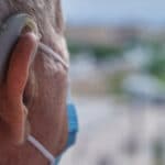 Медики объяснили, как Covid-19 вызывает потерю слуха