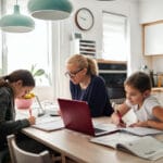Психологи выяснили, как домашнее обучение влияет на подростков