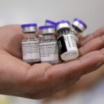 Pfizer ответила на сообщения о падении эффективности ее вакцины против омикрон-штамма