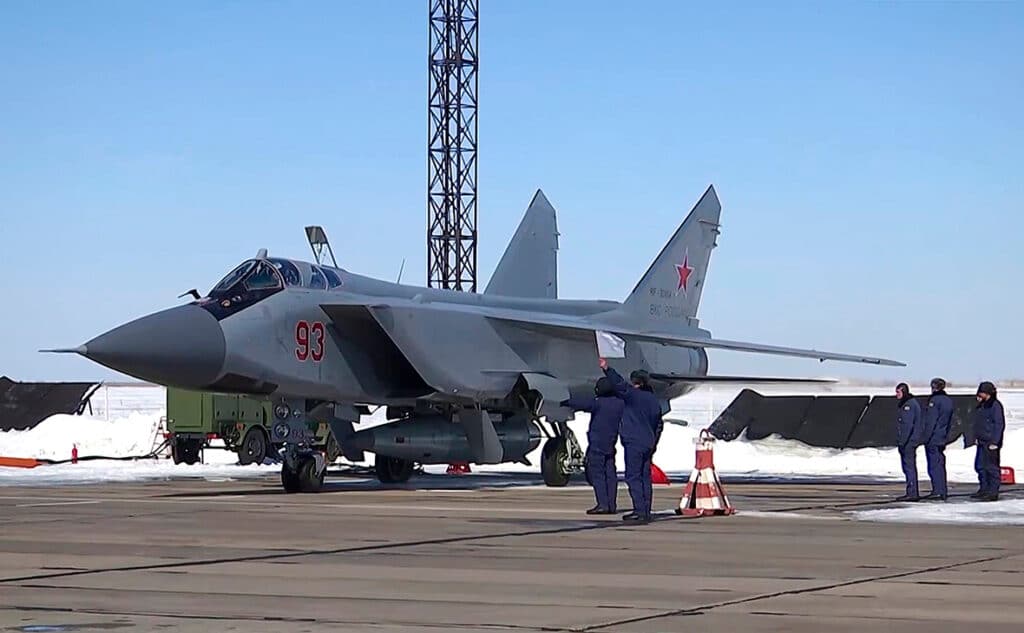 МиГ-31 с ракетой комплекса «Кинжал» / ©РИА Новости