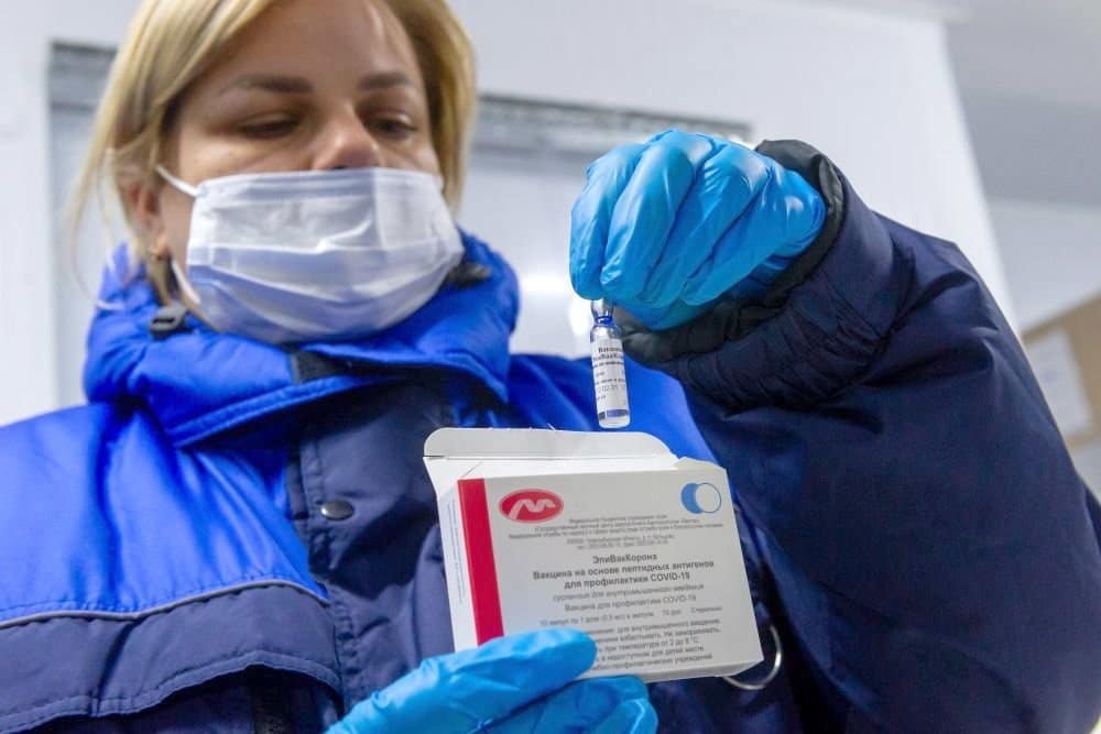 Россия временно прекратила покупать неработающую вакцину «ЭпиВакКорона»