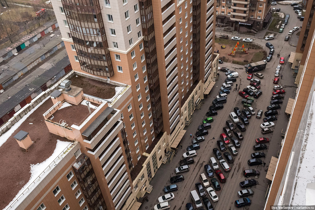 Российские ученые узнали, что автомобилисты иначе, чем пешеходы, воспринимают городские дворы