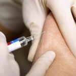 Ученые не нашли связи между вакцинацией от гриппа и сниженным риском Covid-19