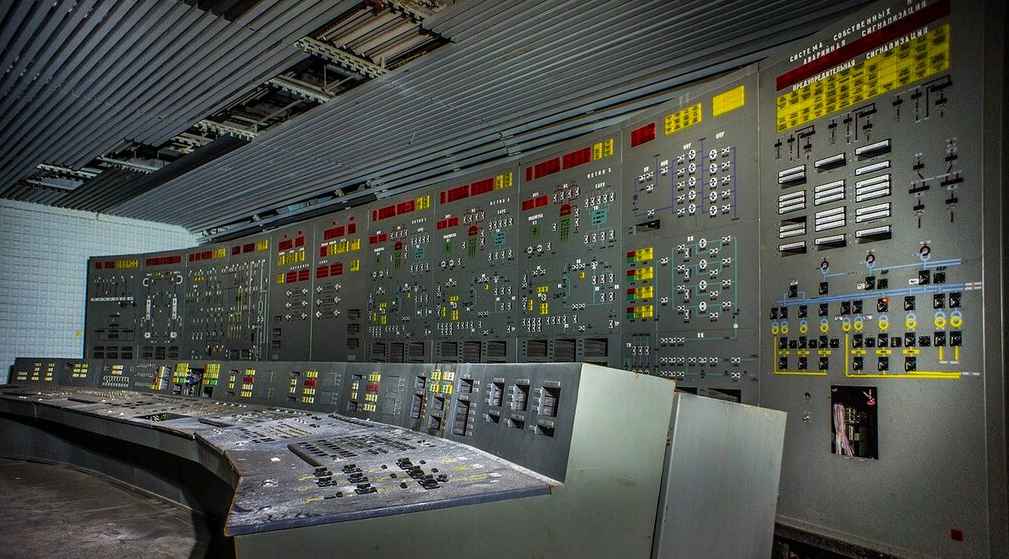 Это не скриншот от Сияния из Fallout 1, а пульт управления почти достроенной (но за десятки лет пришедешей в полное запустение) Горьковской Атомной станции теплоснабжения / ©Lana Sator