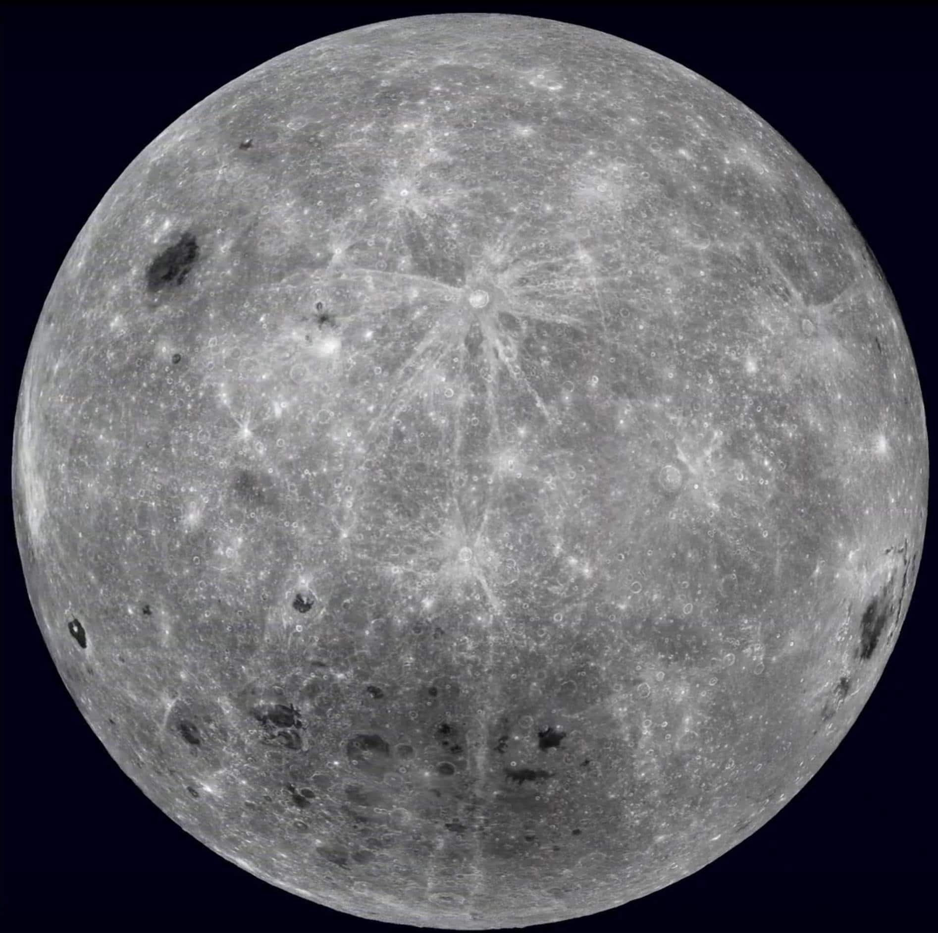 Исследователи из ВШЭ рассказали, что происходит на светлой стороне Луны