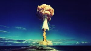 Ядерный взрыв на атолле Бикини. Источник: twitter.com