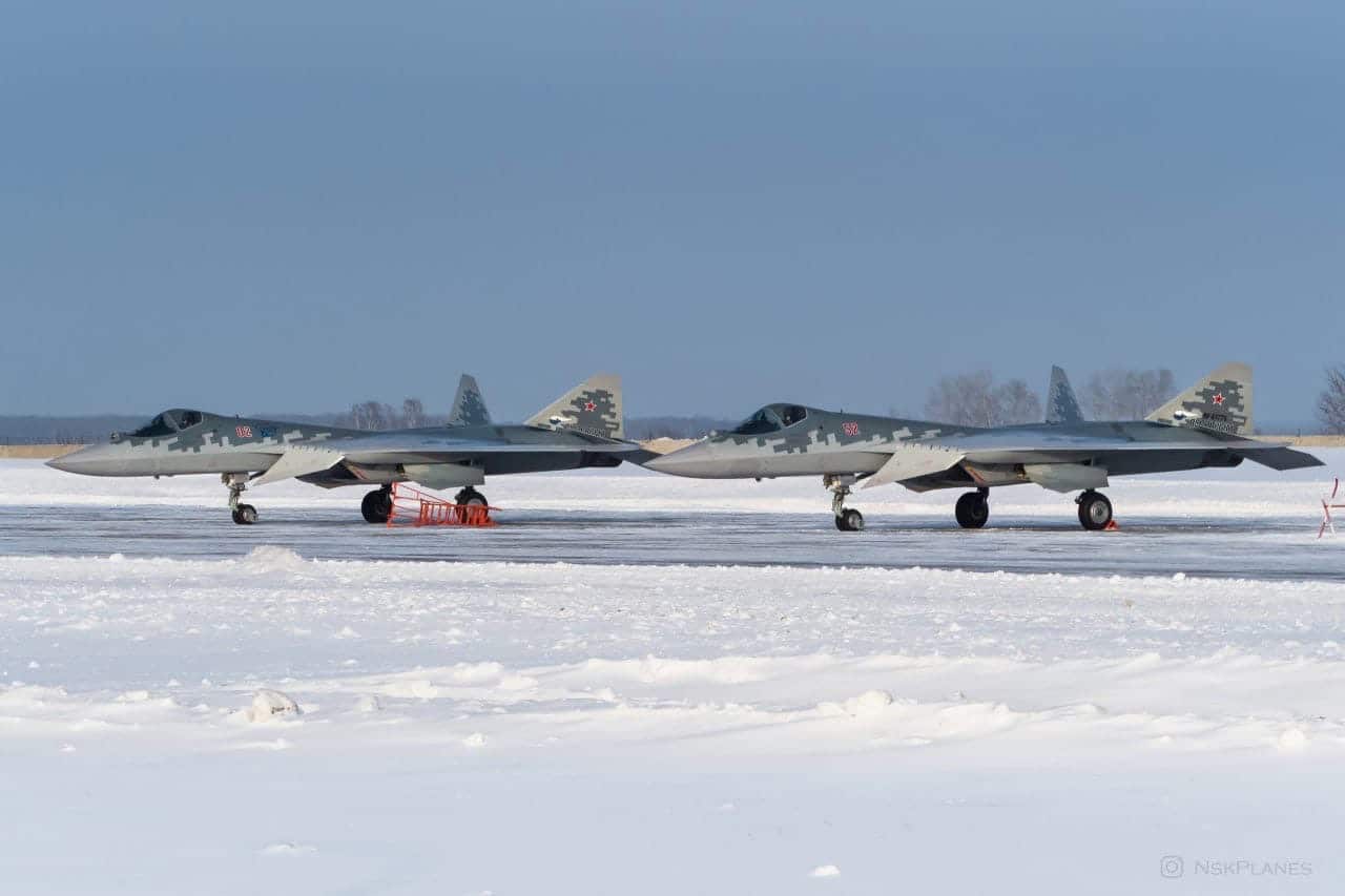 Опубликованы фотографии новых Су-57