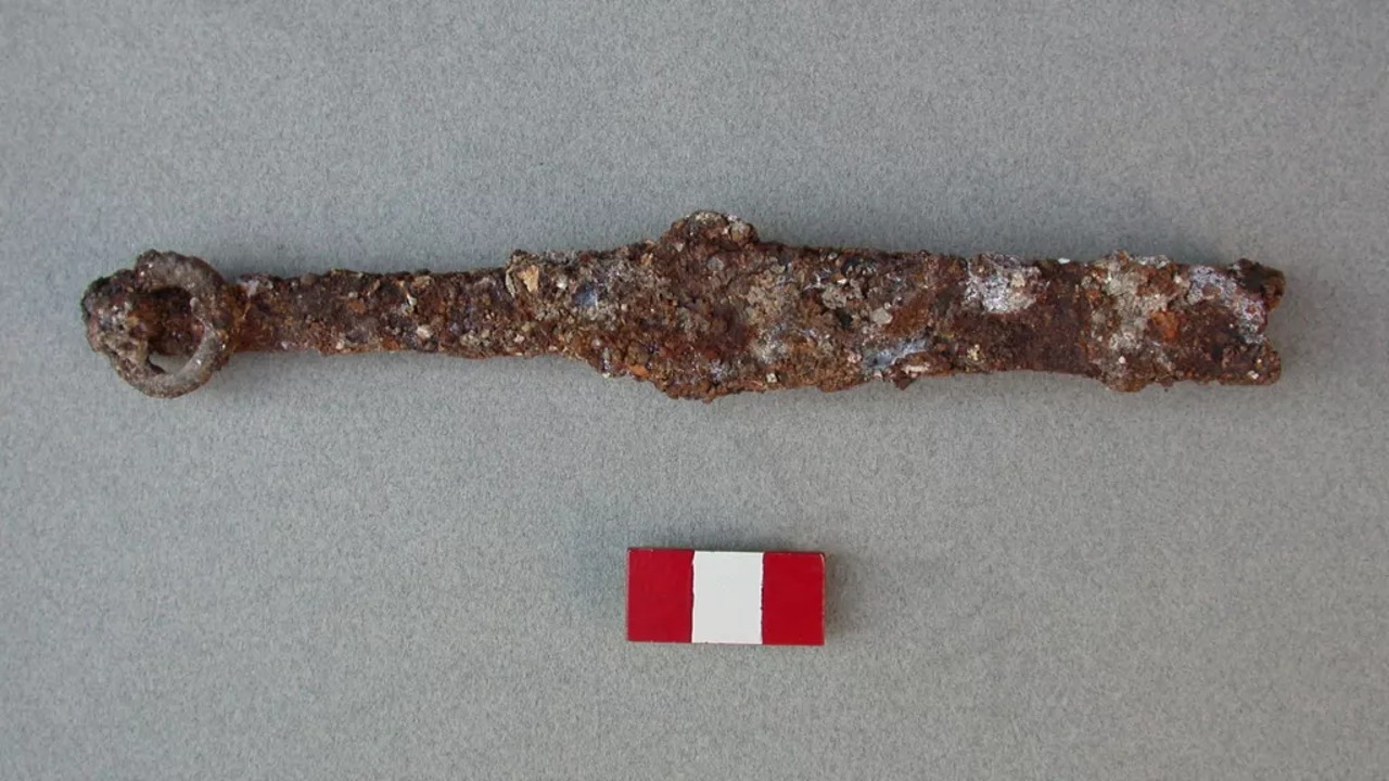 В средневековом городе нашли два уникальных меча