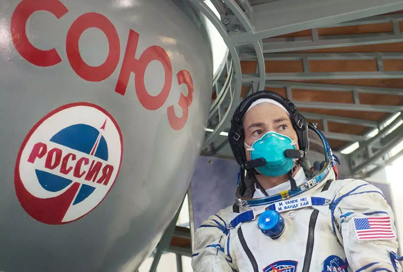 «Роскосмос» пообещал не оставлять американского астронавта на МКС