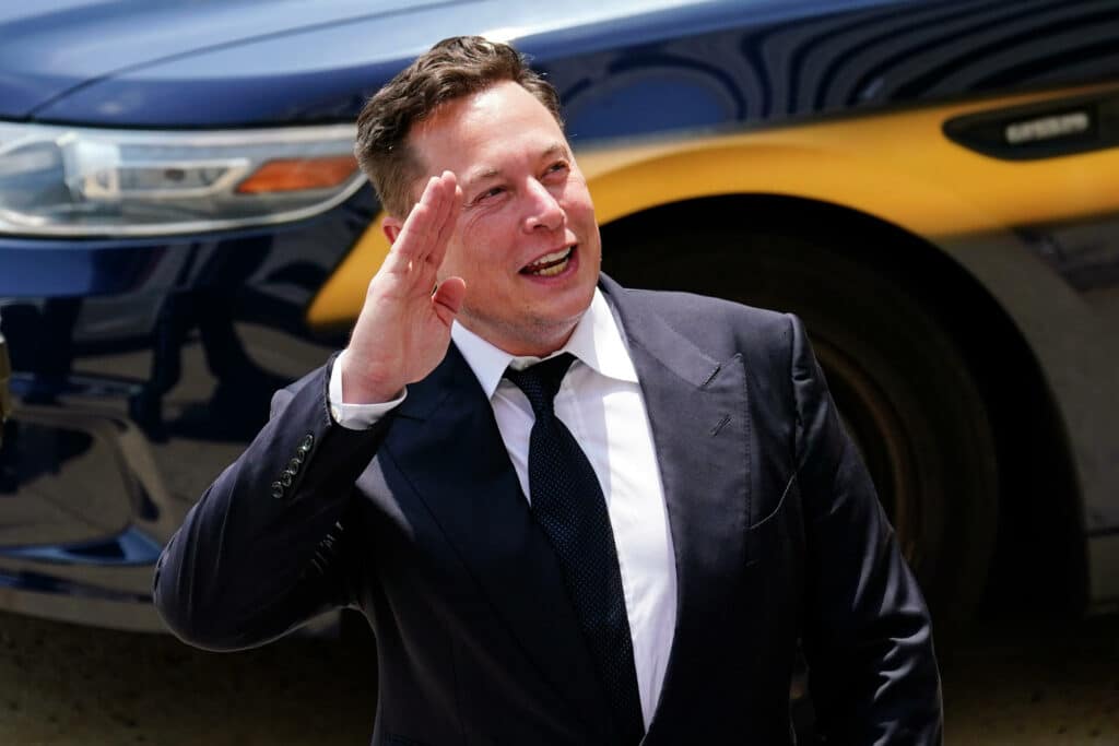 Глава компаний SpaceX и Tesla Илон Маск