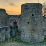 История трех каменных крепостей