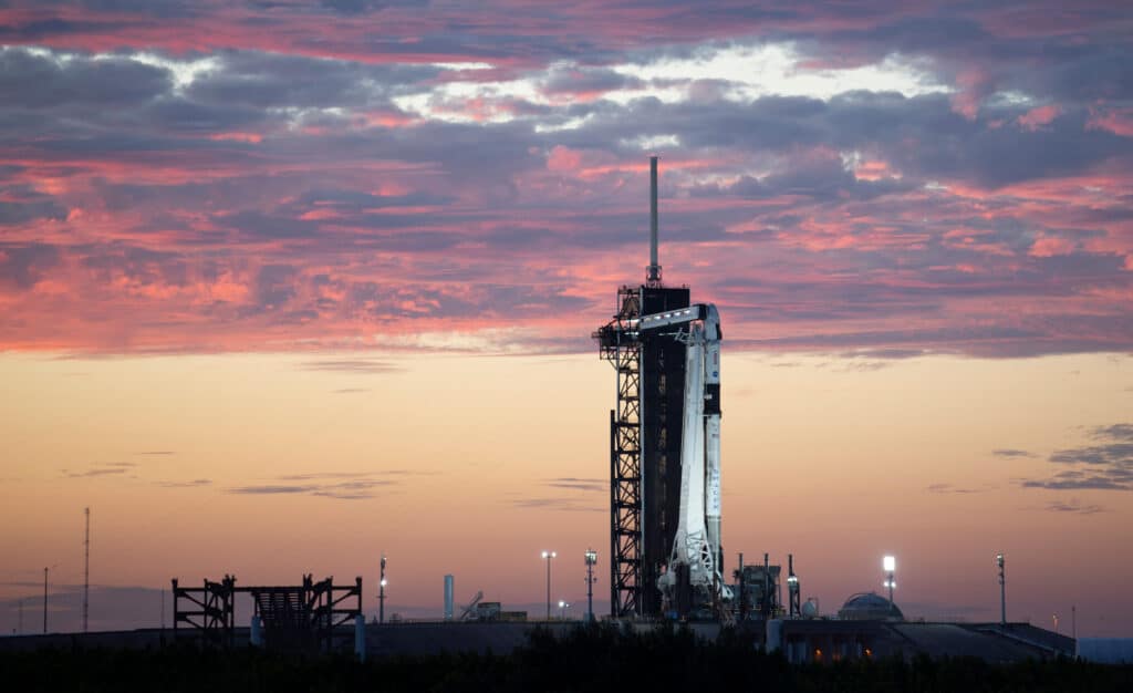 Производство многоразовых пилотируемых космических кораблей SpaceX Crew Dragon приостановлено
