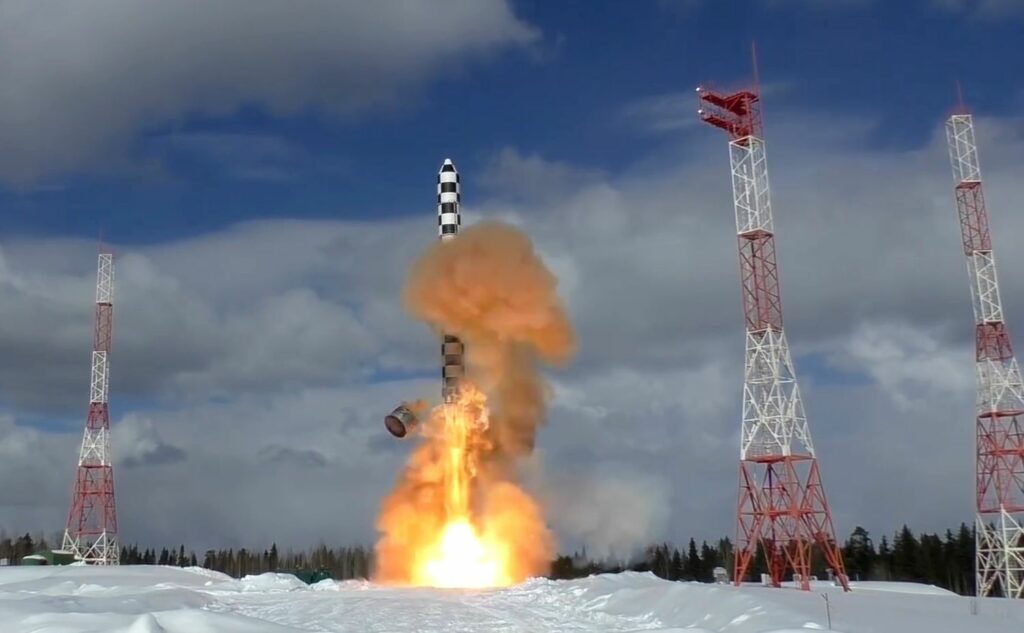 Запуск тяжелой межконтинентальной баллистической ракеты «Сармат»