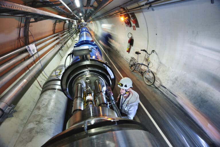 Большой адронный коллайдер возобновил работу после трехлетней модернизации