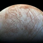 Ледяная «скорлупа» спутника Юпитера может быть мятой и дырявой, как ледяной щит Гренландии