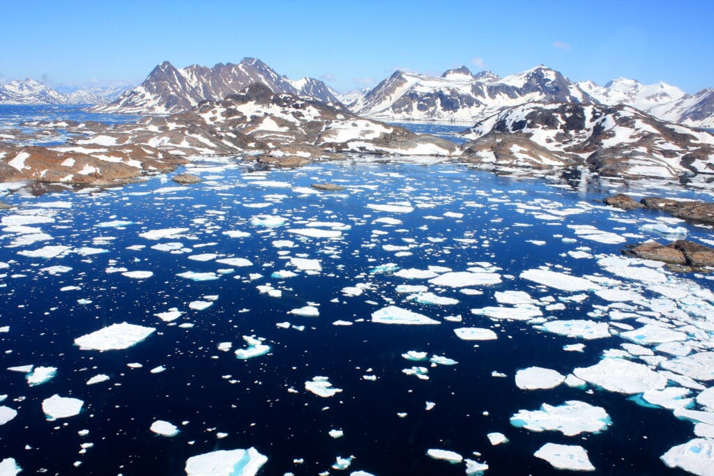 Ученые рассказали, как массивные выбросы метана влияют на потепление в Арктике / ©Getty images