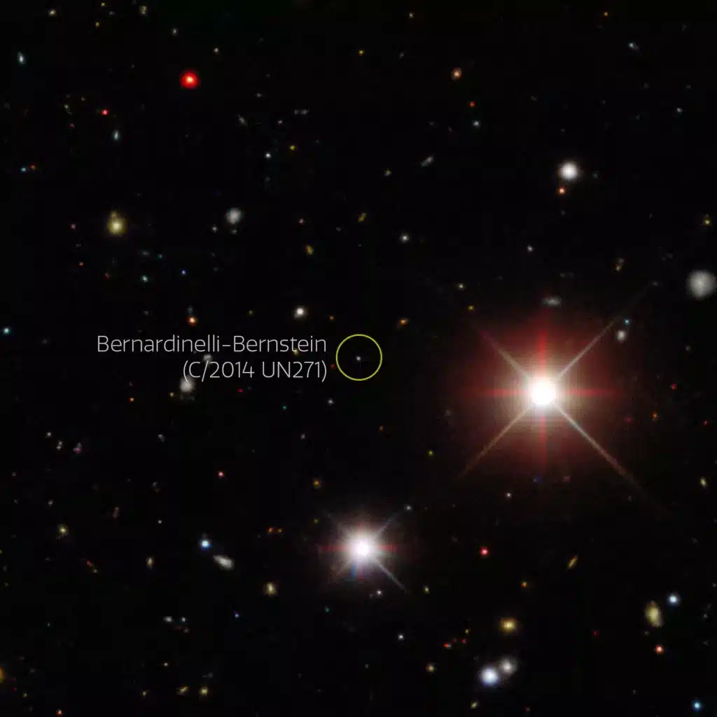 Снимок кометы Бернардинелли — Бернштейна из Обзора темной энергии, октябрь 2017 года.