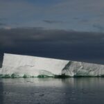 Гляциологи проследили траекторию и гибель одного из самых крупных айсбергов