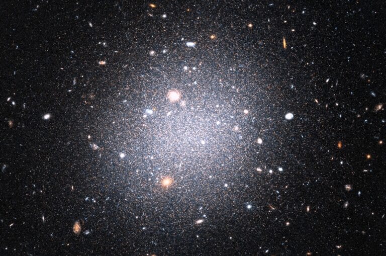 Галактика NGC 1052-DF2