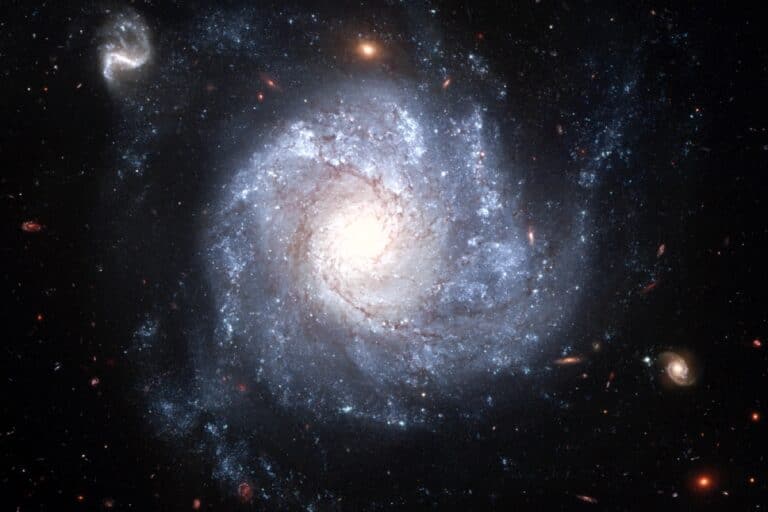 Далекая галактика NGC 1309