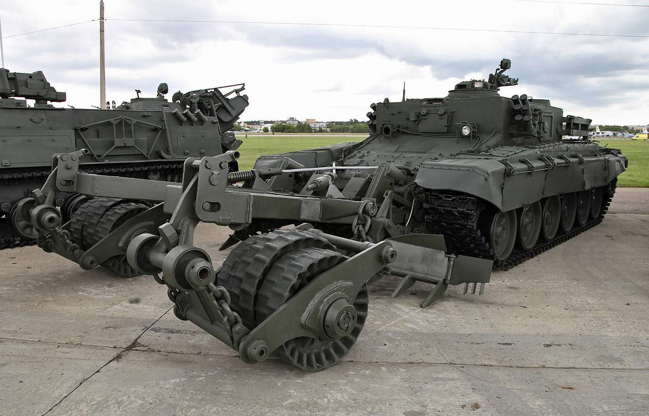 На Украине применили робота-сапера на танковом шасси