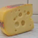 Ученые назвали вид сыра, который предотвращает остеопороз