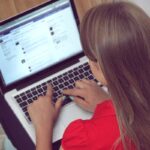 Зависимость подростков от соцсетей связали с социальным статусом семьи