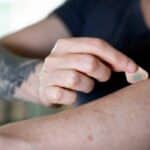 Микроиглы позволят делать татуировки безболезненно и самостоятельно