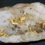 Геологи узнали, когда произошло обогащение полосчатых железистых кварцитов на Кольском полуострове благородными металлами