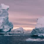 Российские ученые впервые оценили потерю массы ледников в Арктике в результате таяния льда в море и откола айсбергов