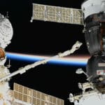 На пристыкованном к МКС корабле «Союз» произошла авария, выход экипажа в открытый космос отменен