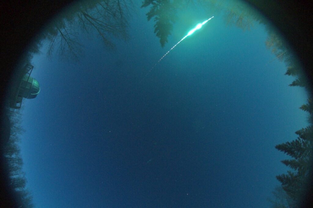 Пролет метеороида, зафиксированный одной из камер Global Fireball Observatory