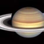 В кольцах Сатурна начали появляться «спицы»