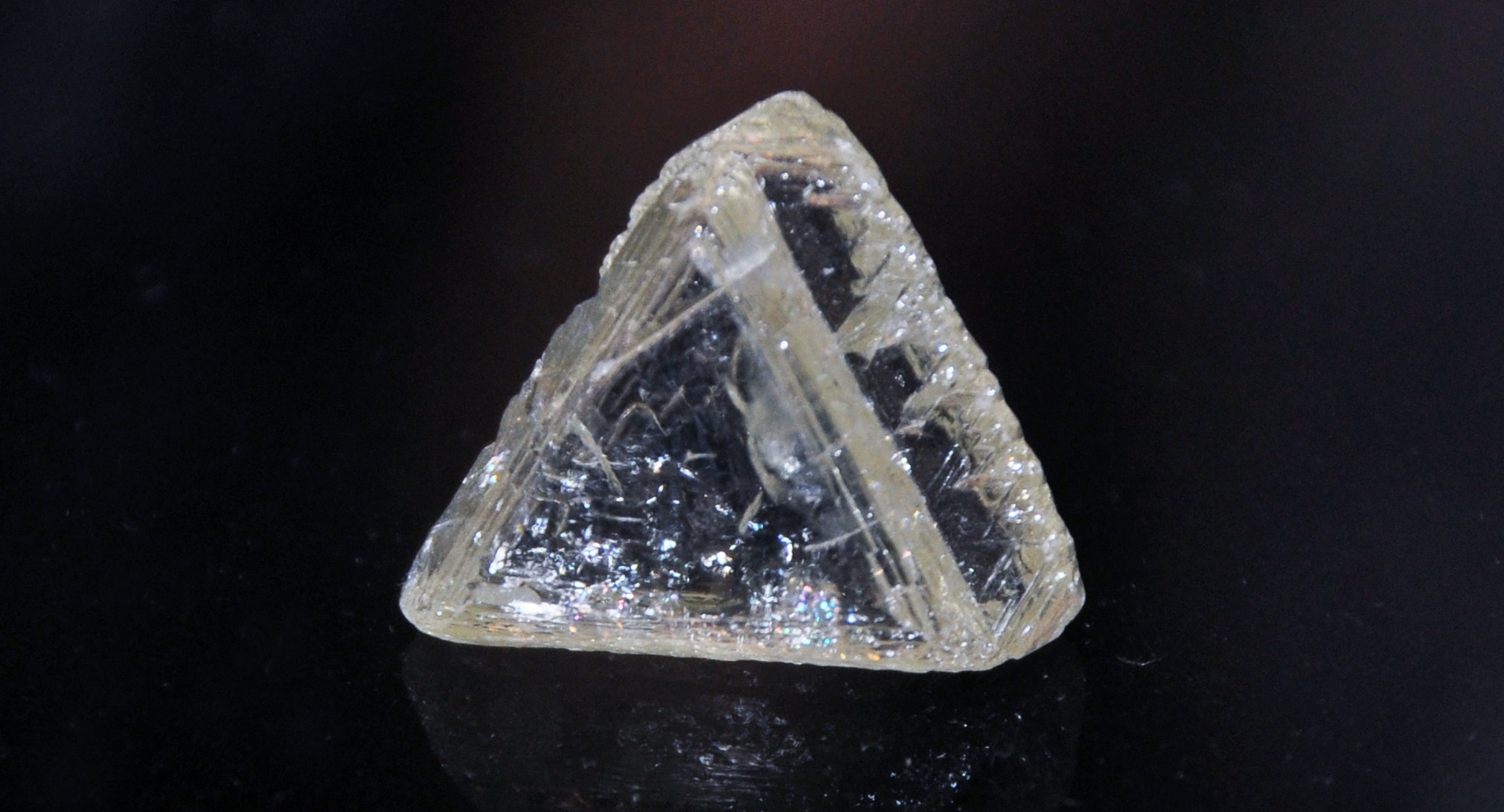 Ученые подобрали «плоский» алмаз для плоских экранов