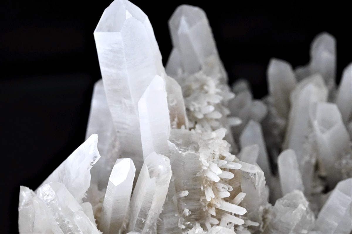 Раскалывающиеся кристаллы кварца могли подготовить жизнь на Земле к кислородной катастрофе