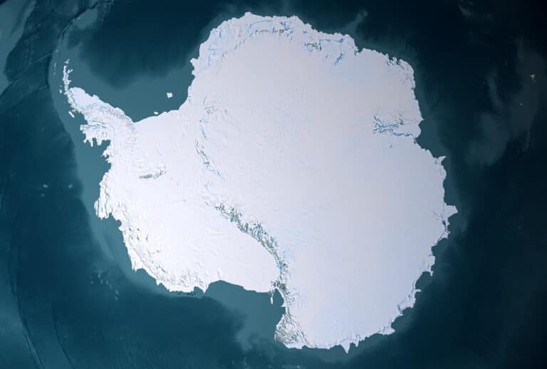 Вид на Антарктиду и Южный океан из космоса