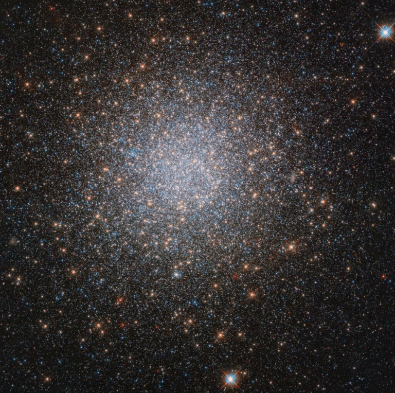 ©ESA/Hubble & NASA, S. Larsen et al.