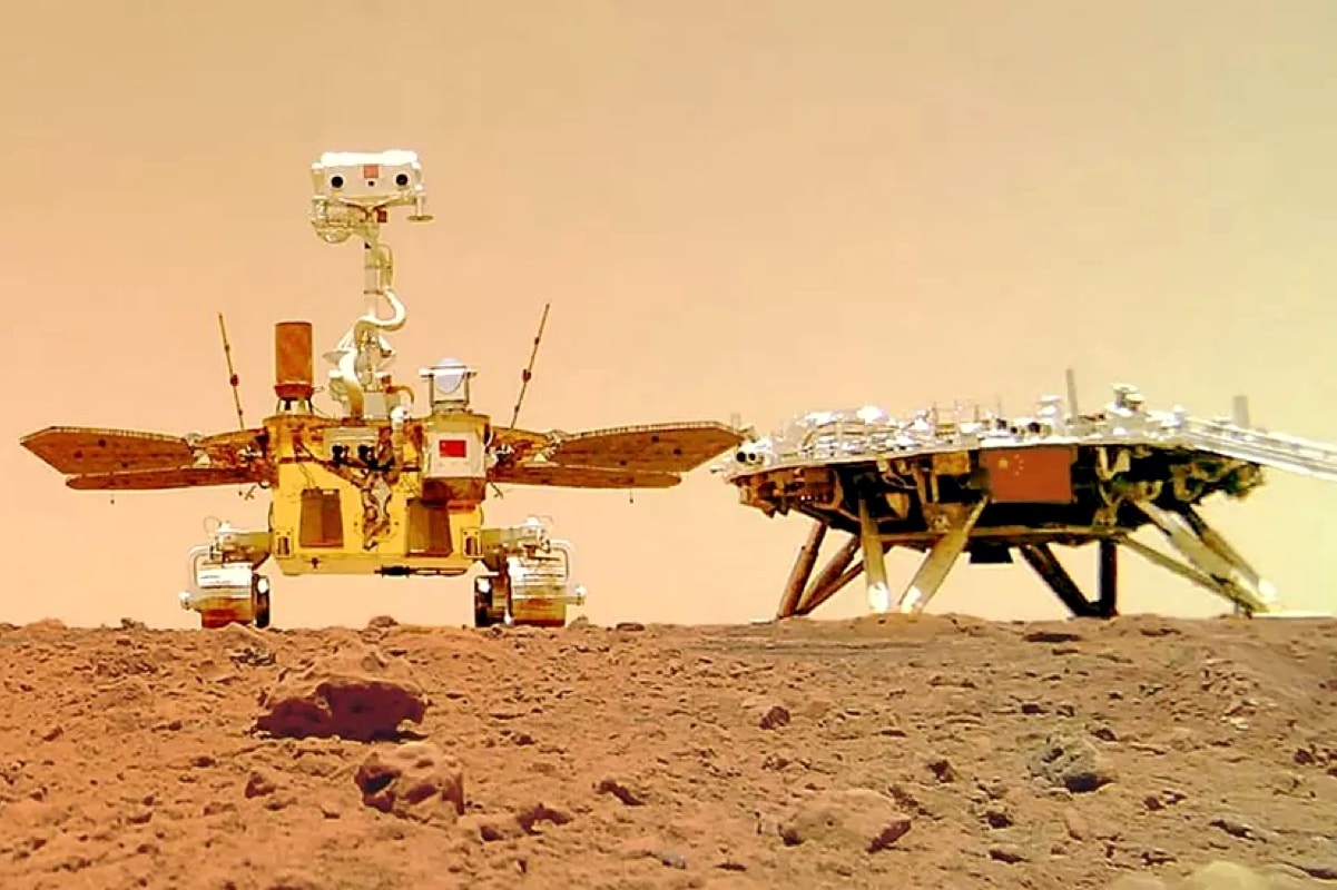 Марсоход Zhurong работает в паре с неподвижной станцией Tianwen-1