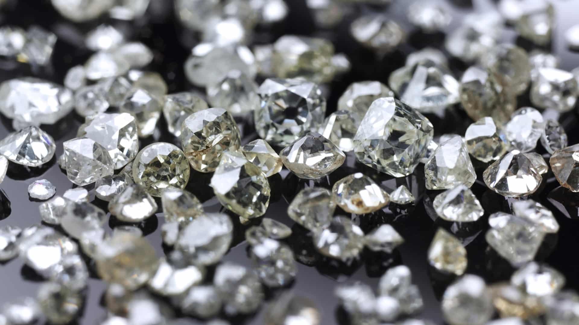 Российские ученые обнаружили, что алмазы могут образовываться при низких температурах в богатой фтором среде
