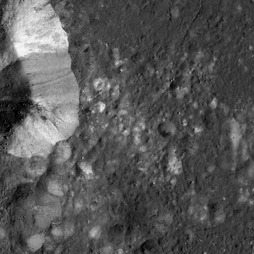 Центральный пик кратера Аристарх / ©NASA/KARI/ASU