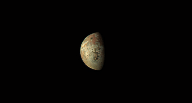 Луна Юпитера — Ио, изображение получено 1 марта 2023 года с расстояния около 51 500 километров /©NASA