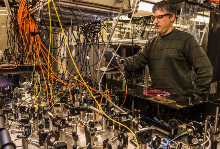В МТУСИ исследуют воздействие сильных электромагнитных полей на квантовую связь