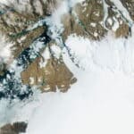 Ученые выяснили, почему так быстро тают ледники Гренландии