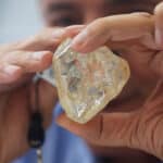 Ученые узнали причины появления в алмазе включений твердого углекислого газа