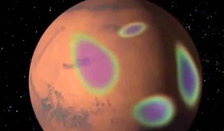 «Пятна» магнитного поле Марса / © NASA