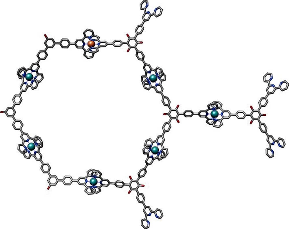 Супрамолекулярный комплекс с атомом железа (окрашен красным)