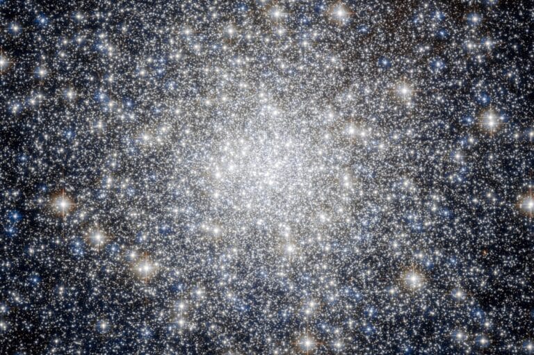 М 92 на снимке телескопа Hubble
