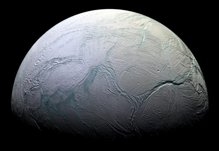 Энцелад, спутник Сатурна. Фотография сделана «Кассини» / ©NASA